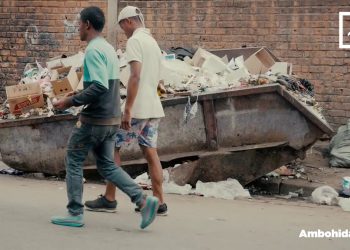 ANTANANARIVO PLONGÉE DANS LES ORDURES