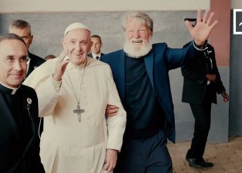 LE PAPE FRANÇOIS CHEZ AKAMASOA