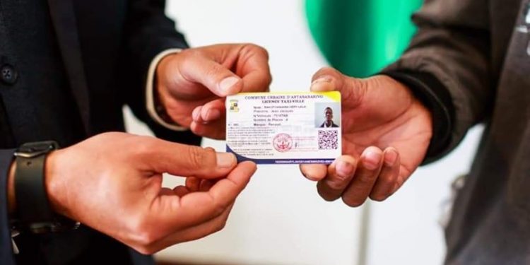 ?TRANSPORT : La Commune urbaine d&rsquo;Antananarivo lance la licence numérique pour les taxis