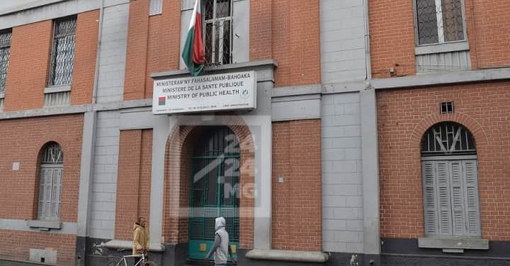 PERSONNEL SOIGNANT – Des médecins et des paramédicaux nouvellement recrutés au ministère de la Santé en attente de décision d&rsquo;affectation