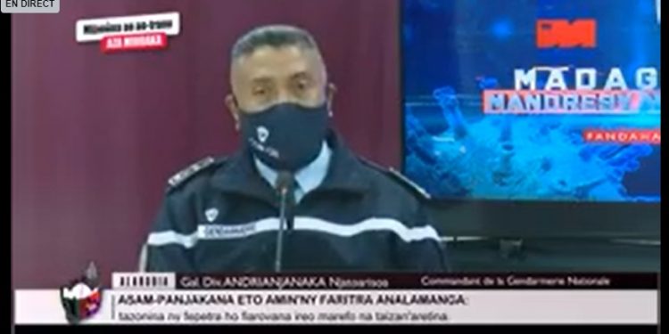 DISTRIBUTION D&rsquo;AIDES SOCIALES – Le Général Njatoarisoa Andrianjanaka dénonce des individus venant semer des troubles auprès des fokontany