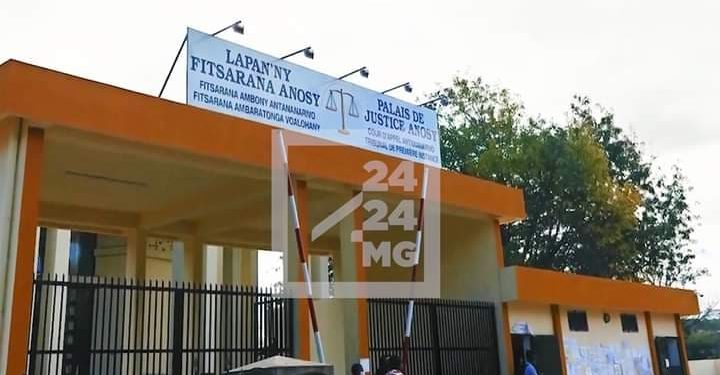 INFRASTRUCTURE – Démolition en vue de la salle d&rsquo;audience numéro 6 du tribunal d&rsquo;Antananarivo et construction à venir d&rsquo;un nouveau bâtiment