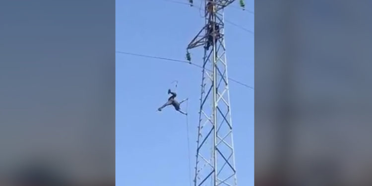 ANOSIZATO – L&rsquo;individu accroché à un pylône de haute tension secouru, le courant rétabli à l&rsquo;Ouest d&rsquo;Antananarivo