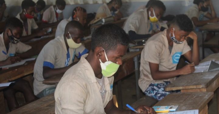 EDUCATION – Les élèves des classes terminales de Betsiboka passent leur bac blanc