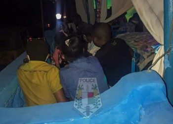 ETAT D&rsquo;URGENCE – La police ferme huit boîtes de nuit et bars de la région de Diana pour non-respect de règles sanitaires