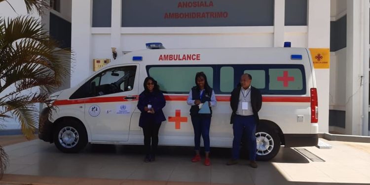 SANTE – Le bureau de l&rsquo;OMS à Madagascar remet une ambulance médicalisée et équipée au CHU Anosiala