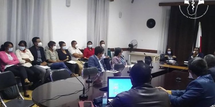 COVID-19 – Les résultats préliminaires de l&rsquo;essai clinique sur l&rsquo;artesunate présentés par l&rsquo;équipe scientifique