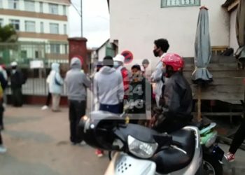 EDUCATION – Des candidats au baccalauréat arrivent auprès de leur centre d&rsquo;examen à 5h comme recommandé par le ministère