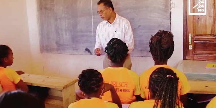 EDUCATION – Enfants ou adolescents chez Katraka Education, ils apprennent leurs leçons en chanson