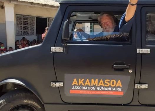 TRANSPORT – Le père Pedro et Akamasoa se dotent d&rsquo;une Karenjy
