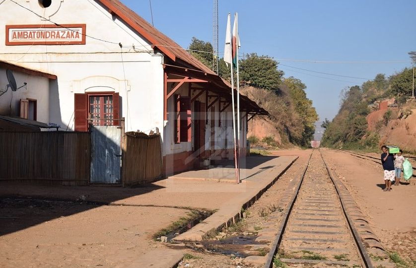 Le peuple, grâce aux chemins de fer, apparaît enfin sur « les plages saines et vivifiantes ». – Train Consultant Clive Lamming