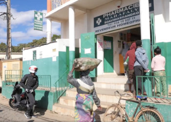 SANTE PUBLIQUE – Des revenus en moins pour les vendeurs ambulants de masques chirurgicaux
