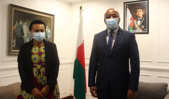 EXPORTATION ILLICITE – Les demande d&rsquo;extradition des « convoyeurs d&rsquo;or » et de rapatriement de leur cargaison remises à l&rsquo;ambassade d&rsquo;Afrique du Sud