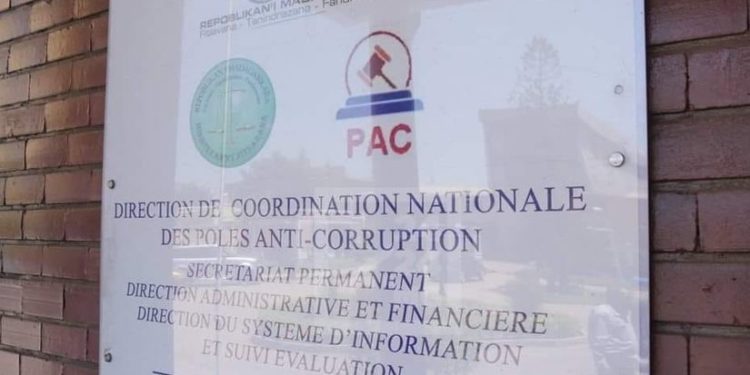 EXPORTATION ILLICITE – Les suspects dans l&rsquo;affaire du trafic de 73,5 kilos d&rsquo;or entendus par le parquet du Pôle anti-corruption