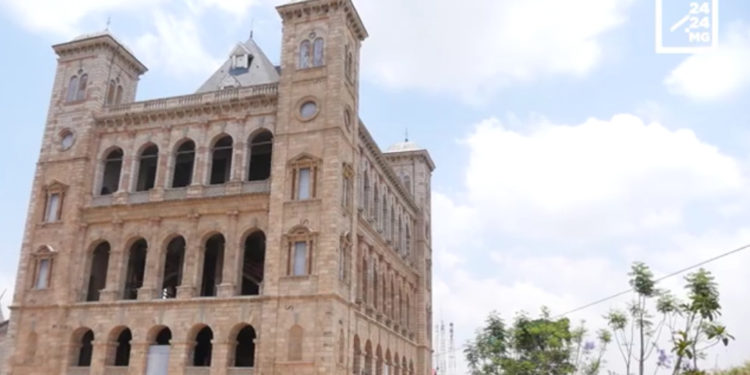 RETROSPECTIVE – Manjakamiadana et Besakana enfin réhabilités, 25 ans après