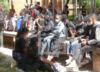 ENSEIGNEMENT SUPERIEUR – Des étudiants vêtus de noir ce lundi pour honorer la mémoire de leur pair décédé lors de manifestations à Toamasina