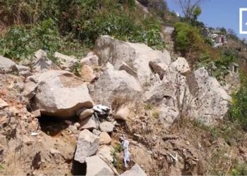 RISQUES – Menaces d&rsquo;éboulement sur 400 toits et 2.000 habitants des versants est et Ouest de la colline de Manjakamiadana, selon le BNGRC