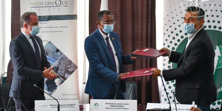 SANTE OCULAIRE – Un centre de formation à la chirurgie de la cataracte utilisant un simulateur de chirurgie high-tech mis en place à la polyclinique d’Ilafy