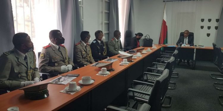 SECURITE – Le ministre de la Défense nationale transmet les consignes du gouvernement aux commandants des nouvelles zones de défense et de sécurité