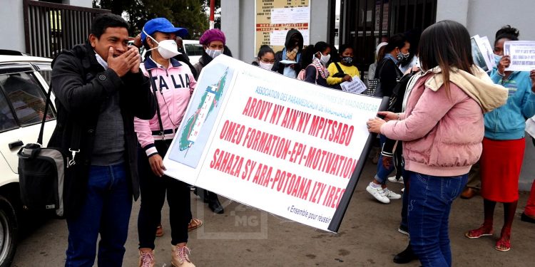EPIDEMIE – Le président du syndicat des infirmiers et sages-femmes réclame « un recrutement massif des paramédicaux » et non un simple appel au bénévolat