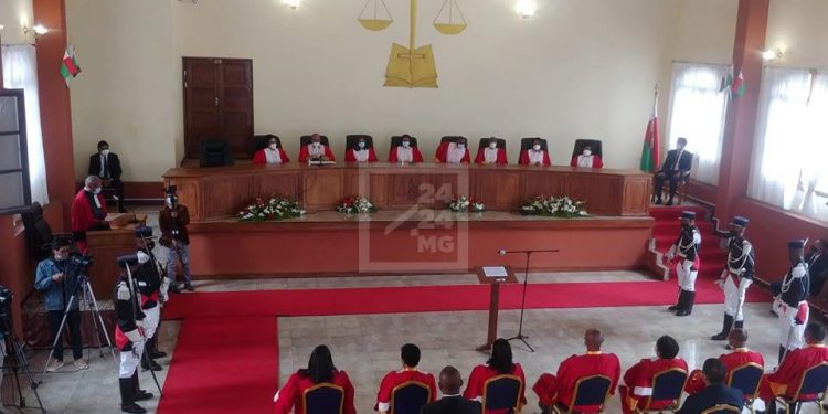 INSTITUTION – La Haute cour constitutionnelle modifie son règlement intérieur et l’adapte à la situation sanitaire et à l’absence pour raison de santé de deux hauts conseillers