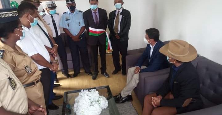 SAMBAVA – Le secrétaire d&rsquo;Etat en charge de la gendarmerie et le ministre de la Sécurité publique en campagne anti-vindicte populaire suite au décès de manifestants sous les balles des gendarmes