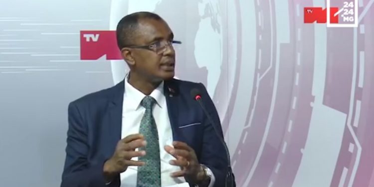 VALANARETINA – Ny antson’ny Minisiteran’ny Fahasalamana amin’ireo mpitsabo hanampy amin’ny fitsaboana ny Covid-19