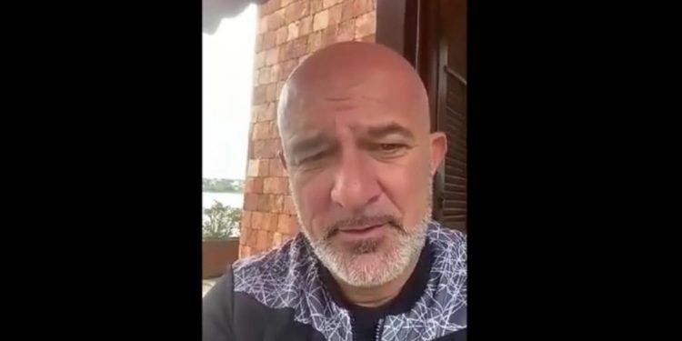 FOOTBALL – Nicolas Dupuis accepte la décision de suspension de son contrat et espère pouvoir en parler de vive voix avec Raoul Arizaka Rabekoto au prochain match des Barea à Madagascar