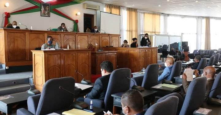 PARLEMENT – La proposition de loi Brunelle Razafitsiandraofa sur le statut de l&rsquo;opposition adoptée au Sénat