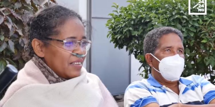 TEMOIGNAGES – Atteinte de la Covid-19, elle sort du coma et fête à l’hôpital ses noces d’argent