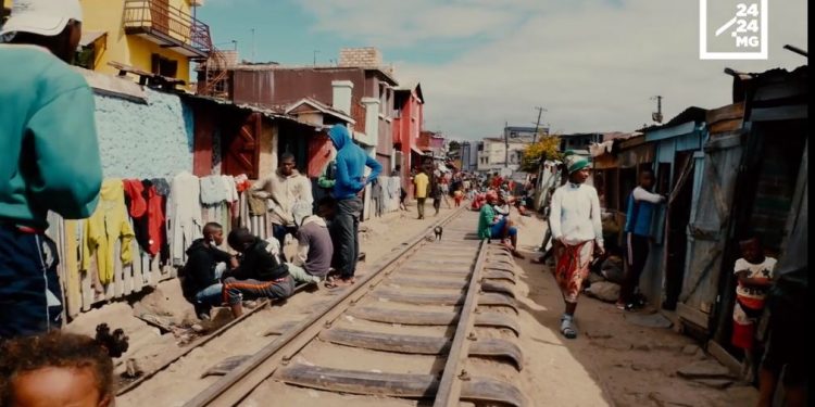 URGENCE SANITAIRE – Confinement quasi-impossible chez les habitants d’Andranomahery-Ankorondrano
