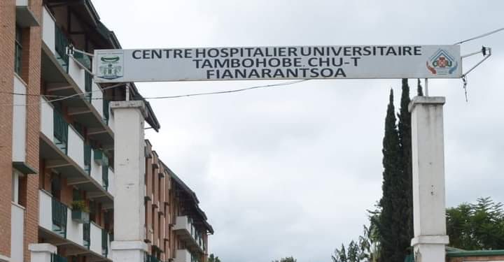 ENQUÊTE – Le corps du médecin du CHU Tambohobe décédé au lendemain de sa vaccination transféré à Antananarivo pour être autopsié