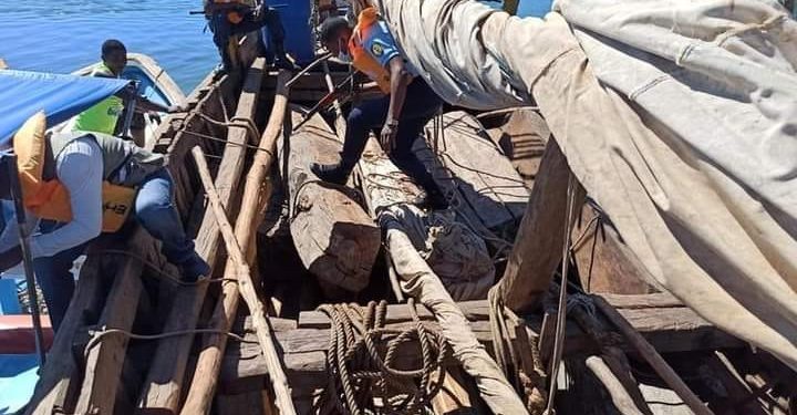 TRAFIC – Deux boutres et une chaloupe transportant illicitement du bois précieux interpellées à Mahajanga