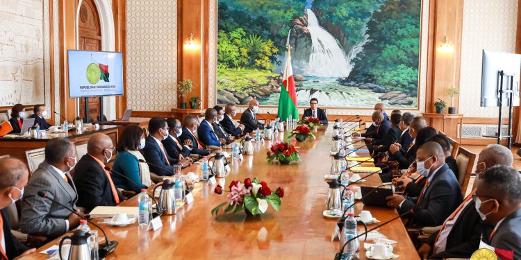 ADMINISTRATION DU TERRITOIRE – Le Conseil de gouvernement adopte un texte complétant le décret relatif au gouverneur