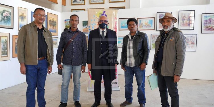 ARTS – Quatre artistes peintres partagent « Émotion, lumière et couleur » dans le hall de l’Hôtel de ville à Analakely