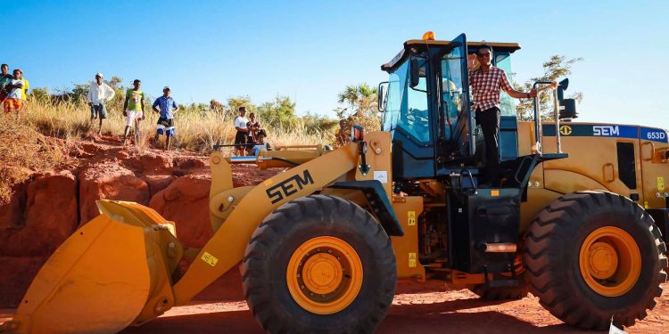 INFRASTRUCTURES – Des porte-chars et des camions-tracteurs pour soutenir les régions dans leurs activités de réhabilitation des routes