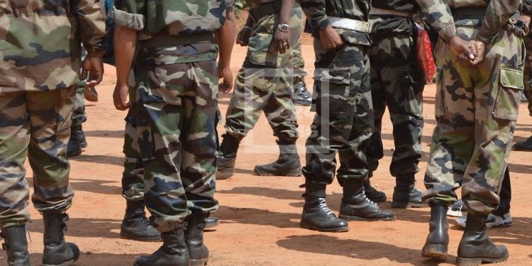 INSECURITE – La gendarmerie rappelle l’interdiction du port et de la vente de vêtements treillis ou des tenues semblables aux uniformes militaires par des personnes non autorisées
