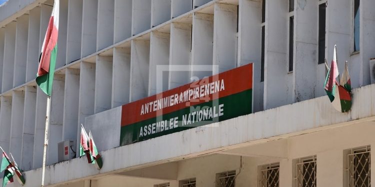LEGISLATION – Le Parlement convoqué en session extraordinaire le 3 Août pour ratifier les accords de financements signés mercredi avec la Banque mondiale