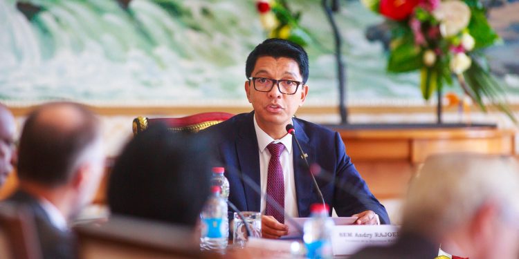 ANDRY RAJOELINA EN FRANCE – Quatre ministres dans la délégation présidentielle pour sa participation à la rencontre des entrepreneurs francophones