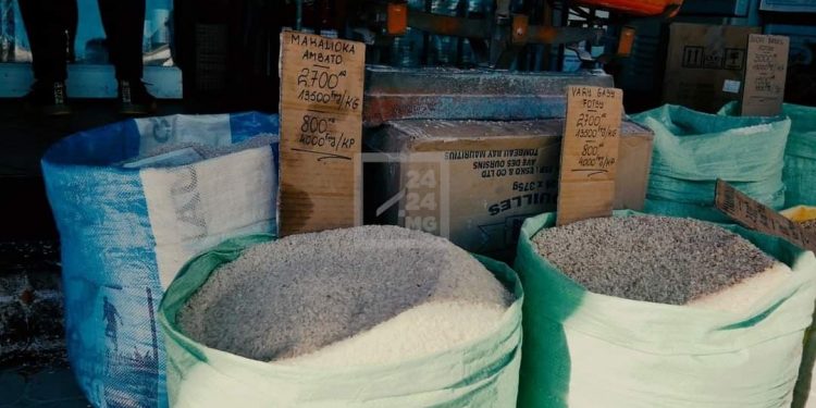 COMMERCE ET CONSOMMATION – Andry Rajoelina dénonce les profiteurs et promet des sanctions contre ceux qui spéculent sur les prix, ainsi que des interventions de l&rsquo;Etat dans le circuit du marché le cas échéant