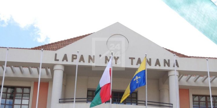 JUSTICE – Le tribunal condamne pour violence et voie de fait la conseillère municipale de la Commune urbaine d&rsquo;Antananarivo Clémence Raharinirina