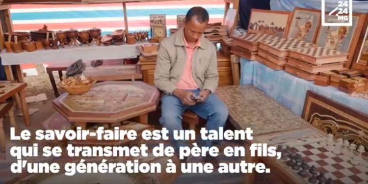 TRAVAIL DU BOIS – La marqueterie d&rsquo;Ambositra ou l&rsquo;art de la gravure qui se transmet de père en fils