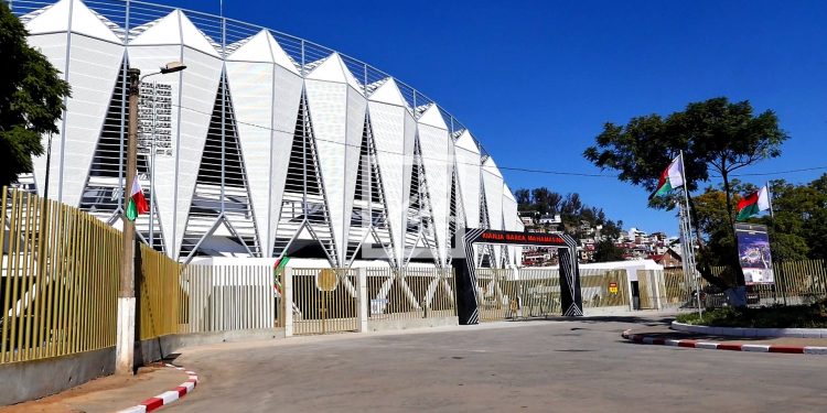 INFRASTRUCTURES – Les responsables du projet stade Barea annoncent une gestion et une exploitation privées du stade rénové de Mahamasina