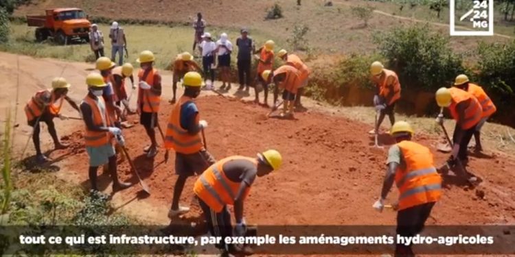 INFRASTRUCTURES – L’approche Haute intensité de main d’œuvre (Himo) structurée pour une combinaison optimale de la main-d’œuvre et des petits outillages