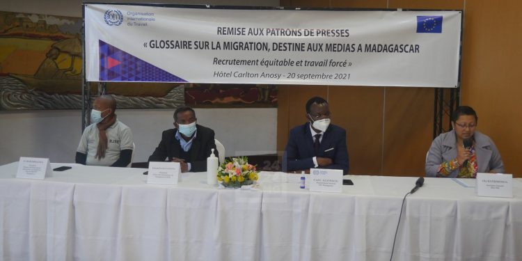 OUVRAGE – Un glossaire sur la migration liée au travail à disposition des médias pour un usage commun et cohérent des termes