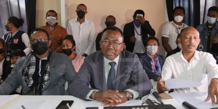 TRANSPORT AERIEN – Les employés d&rsquo;Air Madagascar pointent du doigt les décisions et les actions des gouvernements successifs ayant conduit à la situation catastrophique de cette société