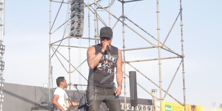 CONCERT – Ambondrona met le feu au coliseum pour débuter la célébration de ses 20 ans de scène