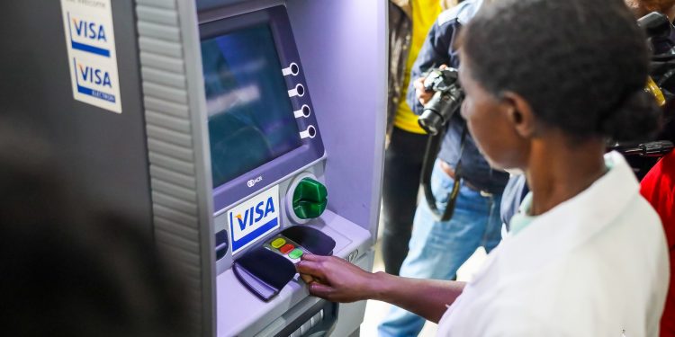 EDUCATION – La dotation de cartes Visa pour les enseignants officiellement lancée avec la distribution des cartes aux enseignants non fonctionnaires de Mananjary