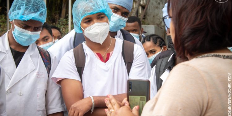 ENSEIGNEMENT SUPERIEUR – Les étudiants des 7ème et 8ème années de médecine de la région d&rsquo;Analamanga peuvent récupérer les bons de caisse de leurs pré-salaires des mois d&rsquo;Août et Septembre à la direction régionale de la Santé publique à Nanisana