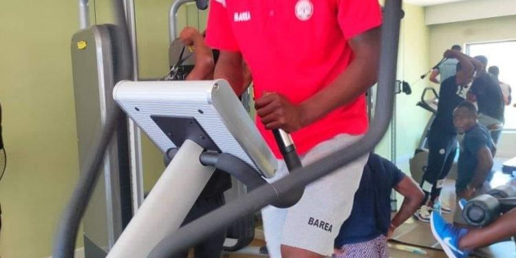 FOOTBALL – Exercices en salle pour les Barea locaux et expatriés à La Réunion en attendant le départ prévu ce mardi après-midi